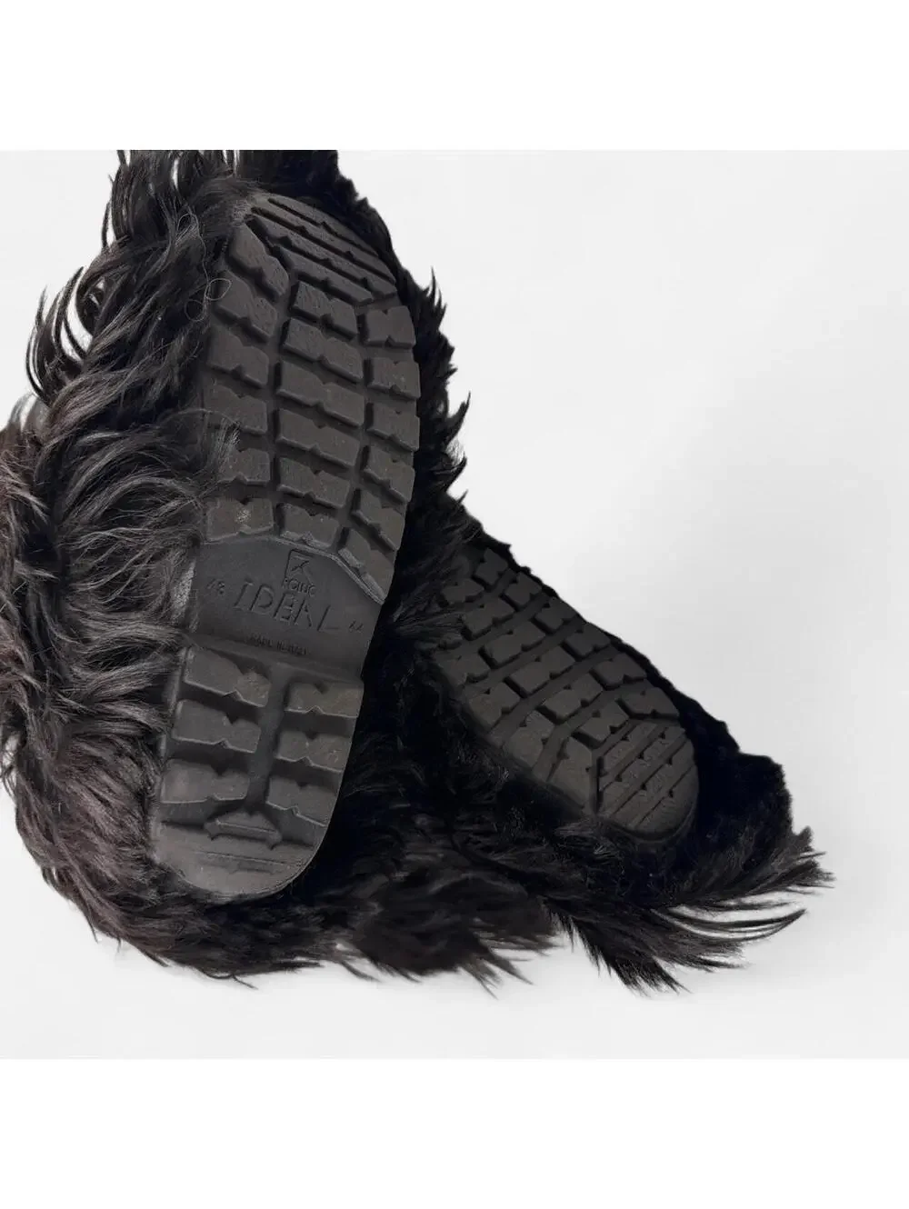 Vendramini Vintage Goat Hair Yeti Boots in Black
